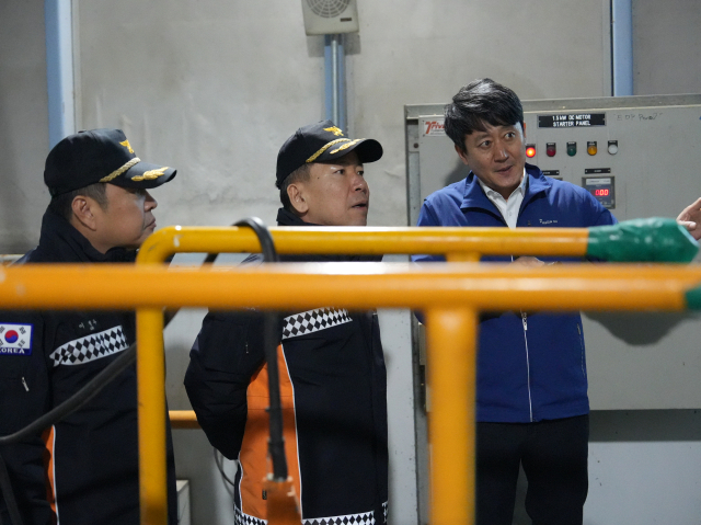 박기형 경산소방서장(가운데)이 화재예방 컨설팅 및 현장 지도점검을 실시했다. 경산소방서 제공