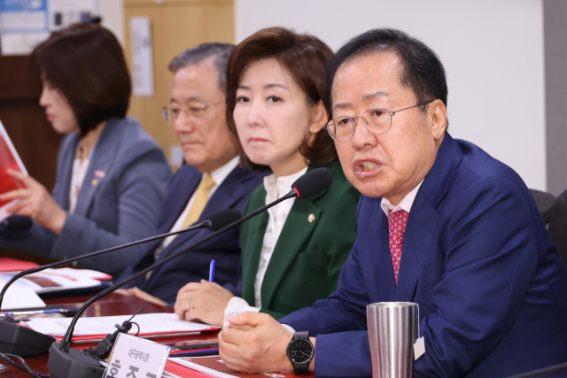 홍준표 대구시장이 12일 오전 서울 여의도 국회 의원회관에서 열린