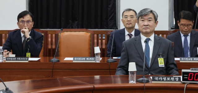 국가정보원 김남우 기조실장(왼쪽부터), 황원진 2차장, 조태용 국정원장, 윤오준 3차장이 7일 오전 서울 여의도 국회에서 열린 정보위원회 전체회의에 출석하고 있다. 홍장원 국정원 1차장은 불참했다. 연합뉴스