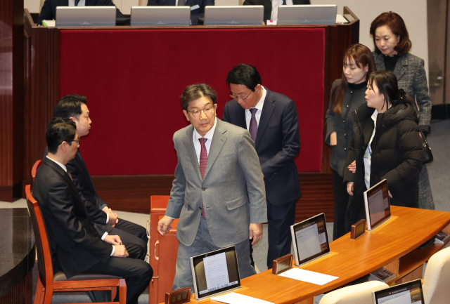 국민의힘 김상훈 정책위의장, 권성동 의원 등이 7일 오후 국회 본회의에서 김건희 여사 특검법 재표결에 참여하고 있다. 연합뉴스