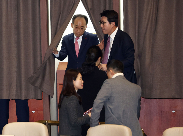국민의힘 추경호 원내대표가 7일 국회에서 열린 본회의에서 김건희 여사 특검법 투표를 하고 있다. 연합뉴스