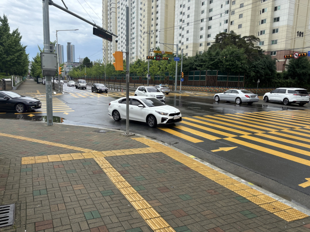 성당초등교차로 개선전. 한국도로교통공단 제공