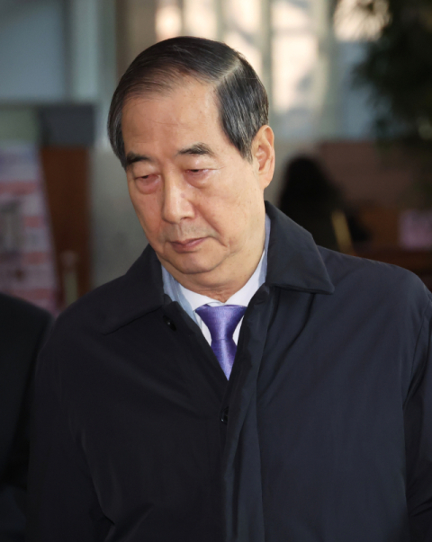 한덕수 국무총리가 9일 서울 종로구 정부서울청사로 출근하고 있다. 연합뉴스