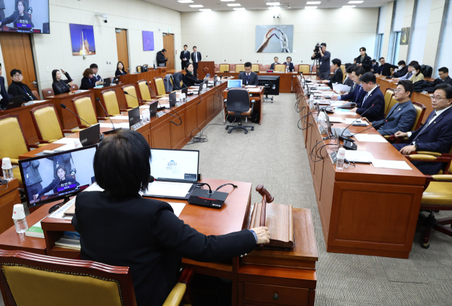 9일 서울 여의도 국회에서 열린 과학기술정보방송통신위원회 전체회의에 여당 의원석이 비어 있다. 연합뉴스