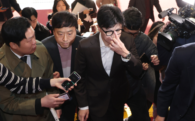 국민의힘 한동훈 대표가 10일 오전 서울 여의도 국회에서 열린 비상의원총회에 참석하고 있다. 연합뉴스