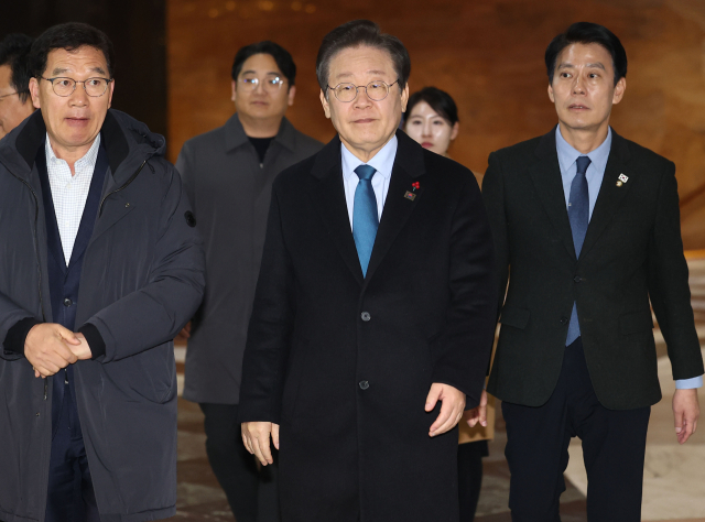 더불어민주당 이재명 대표가 9일 국회에서 열린 비상의원총회에 참석하고 있다. 연합뉴스