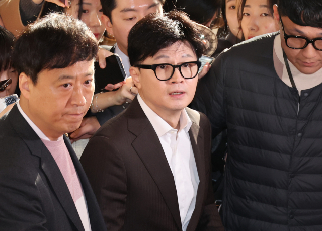 국민의힘 한동훈 대표가 10일 오전 서울 여의도 국회에서 열린 비상의원총회에 참석하고 있다. 연합뉴스