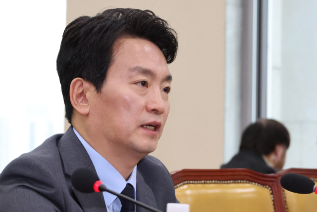 박장범 KBS 사장 후보자가 20일 오전 국회 과학기술정보방송통신위원회에서 열린 사흘째 인사청문회에서 위원 질의에 답하고 있다. 연합뉴스
