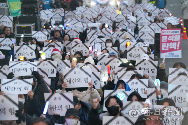 11일 대구 수성구 국민의힘 대구·경북 당사 앞에서 열린 
