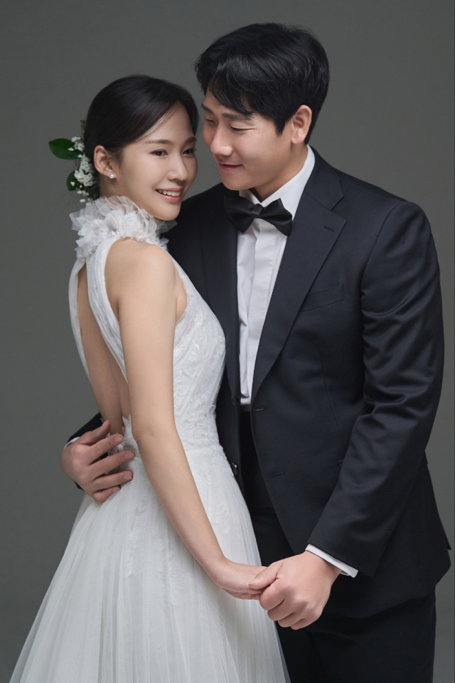 삼성 라이온즈의 투수 이상민과 예비신부 최송이 씨. 삼성 제공