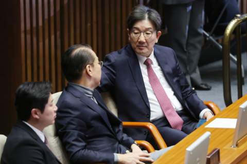 새 원내 사령탑 맞은 국힘, 대통령 탄핵 반대 당론 유지