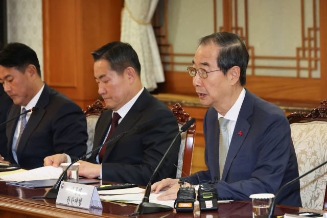 한덕수 대통령 권한대행 겸 국무총리가 14일 오후 정부서울청사에서 열린 국가안전보장회의(NSC)를 주재하며 발언하고 있다. 연합뉴스