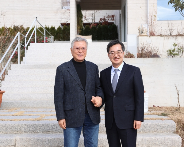 김동연 경기도지사와 문재인 전 대통령. 경기도 제공