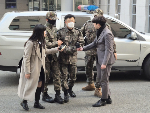 '햄버거집 회동' 문상호 정보사령관 구속영장 발부