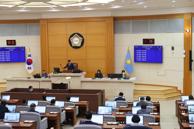 24일 오전 포항시의회에서 올해 마지막 회기인 제320회 제2차 정례회가 열리고 있다. 포항시의회 제공.