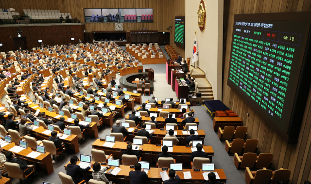 26일 국회 본회의에서 인공지능발전과 신뢰 기반 조성 등에 관한 기본법안(대안)이 통과되고 있다. 연합뉴스