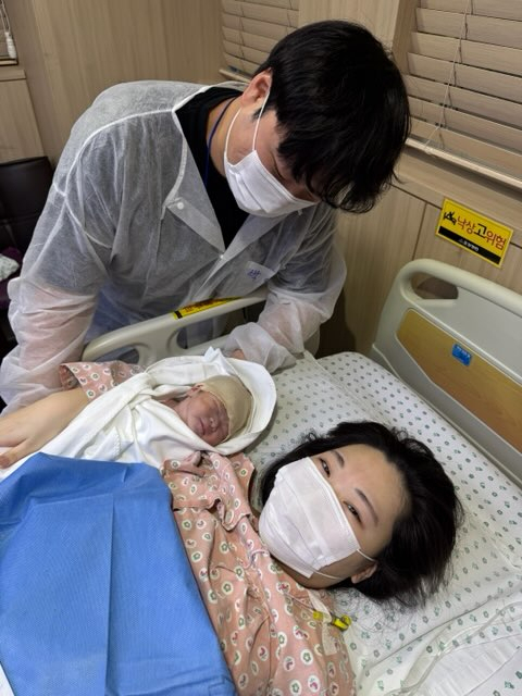 오전 7시에 대구 효성병원 첫 아기 태어나