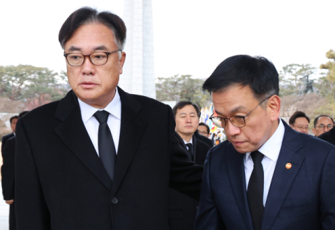 경찰, 정진석 대통령비서실장 소환 조사