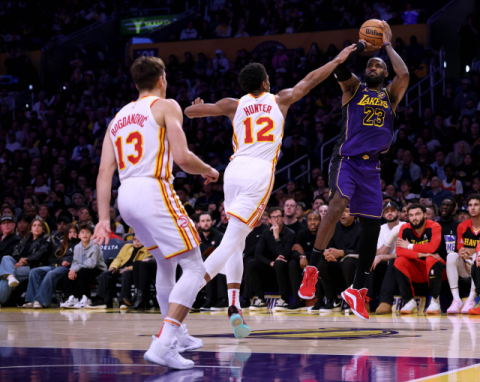 만 40세 르브론 제임스, 조던 제치고 NBA '30득점 이상 경기' 역대 1위