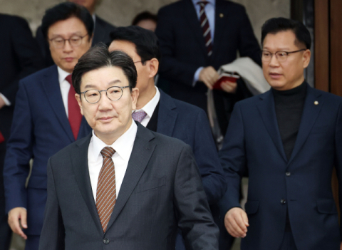 與 '탄핵사유 내란죄 철회' 계기로 공세 전환…