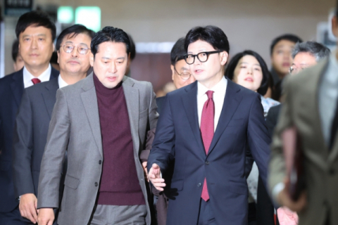 한동훈 지지자들, 尹 관저 찾은 장동혁에 