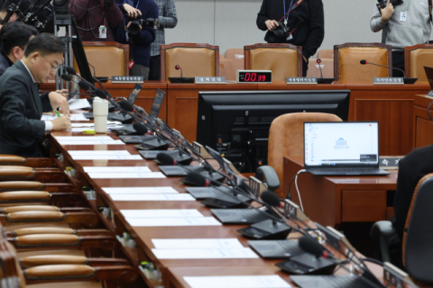 국회 운영위, 비상계엄 '현안질의 불출석' 정진석·신원식 등 22명 고발