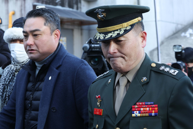 해병대 채모 상병 순직 사건과 관련해 항명과 상관명예훼손 혐의로 기소된 박정훈 전 해병대 수사단장(대령)이 9일 오전 서울 용산구 국방부 군사법원에서 열린 1심 선고 공판에 출석하기 위해 법원으로 향하고 있다. 연합뉴스