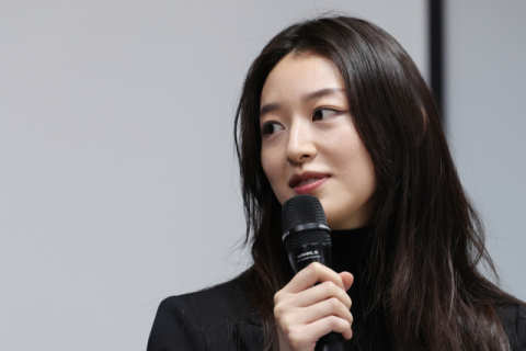 '성폭행' JMS '징역 17년'에…피해자 메이플 