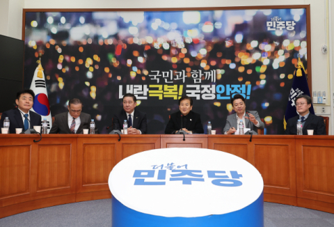 속도전 민주당, 너무 과속했나…보수층 결집에 당 지지율은 하락 