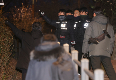 공수처,  尹 영장에 