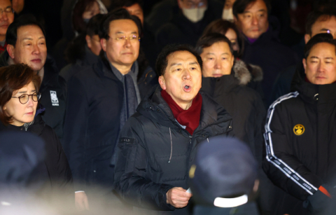 與의원들 관저 집결해 체포 저지…