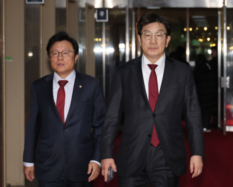 [속보] 여야 원내대표, 17일 오전 계엄·내란 특검법 협상