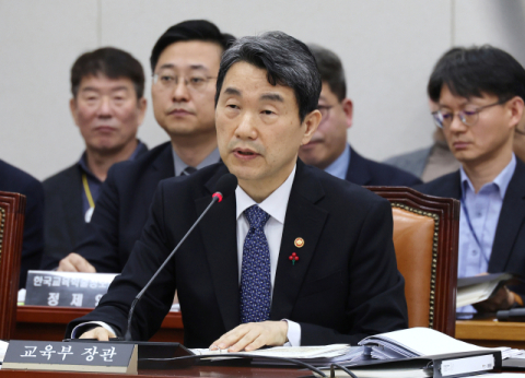 AI 교과서 놓고 교사·교육감 의견도 분분…