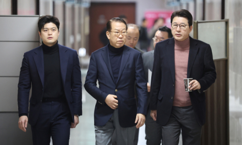 되풀이 되는 대통령 수난사…정치권에서는 개헌 목소리 커져