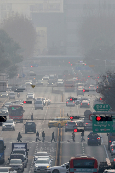 겨울철 초미세먼지 55%는 '중국발'…국내 발생은 29%
