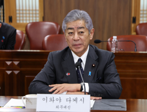 日외무상 