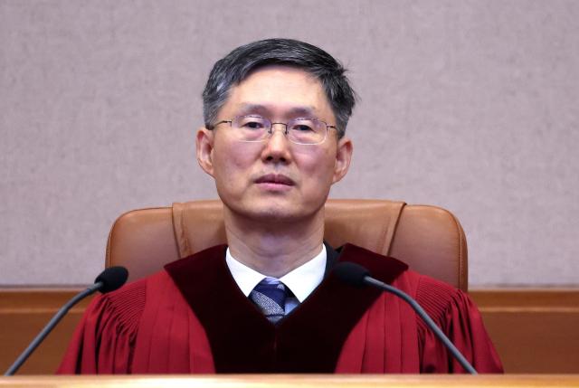 문형배 헌법재판소장 권한대행이 23일 오전 서울 종로구 헌법재판소 대심판정에서 열린 방통위원장 탄핵심판 청구 사건 선고에 참석해 있다. 연합뉴스