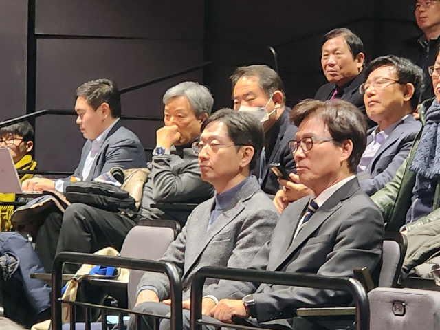 더불어민주당 비명(비이재명)계에서 이재명 대표를 향한 견제구가 잇따르고 있다. 비명계 주요 인사인 김경수 전 경남지사는 23일 종로구 노무현시민센터에서 열린 