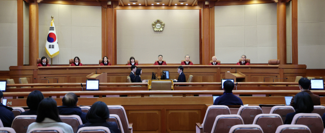 23일 서울 종로구 헌법재판소에서 이진숙 방송통신위원장 탄핵심판사건 선고기일 재판이 열리고 있다. 재판관석에는 정계선, 김복형, 정정미, 이미선, 문형배, 김형두, 정형식, 조한창 헌재 재판관이 참석해 있다. 연합뉴스