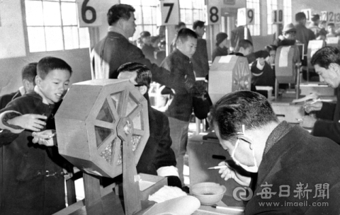 [김태형의 찰나의 순간 역사적 기록] <35> 1970년대 중학교 진학 무시험 추첨 '뺑뺑이'