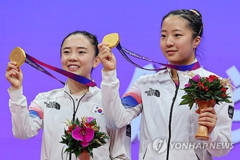황금콤비서 적으로…신유빈-전지희 본선 1회전 대결 성사