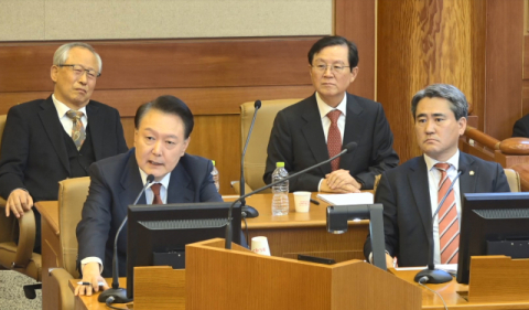 윤 대통령 탄핵심판 내란죄 철회…