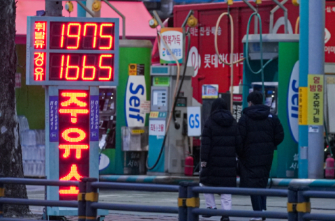 주유소 휘발윳값 17주만에 소폭 하락