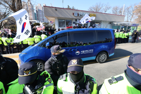 尹 대통령, 헌재 도착…6차 탄핵심판 변론 출석