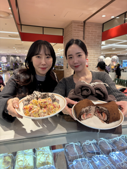 [포토뉴스] 롯데백화점 상인점, '수건 케이크' 팝업스토어 선보여