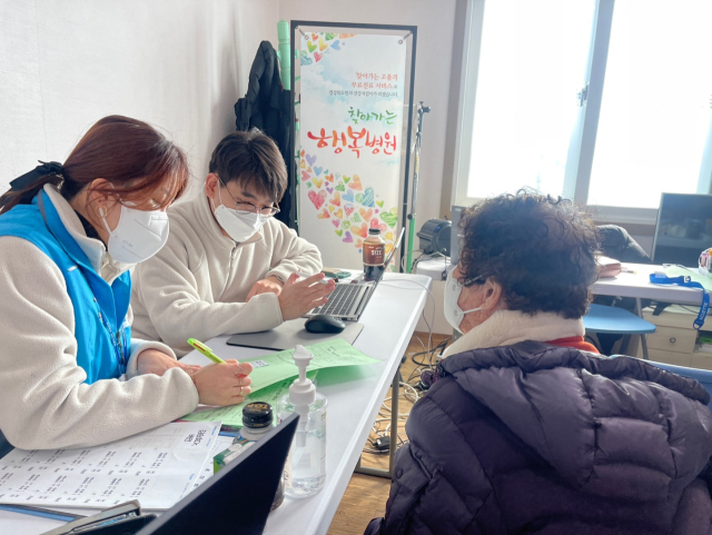 김천의료원은 8일, 감문면 광덕2리 지역 주민 40여 명을 대상으로 