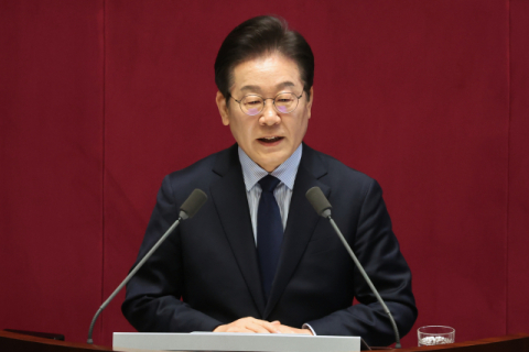 李 