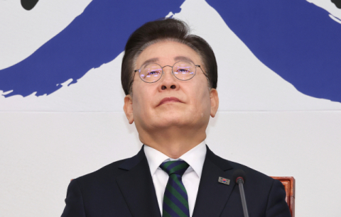 이재명, '2030 고립 논란' 민주당 교육연수원장 사의 수용