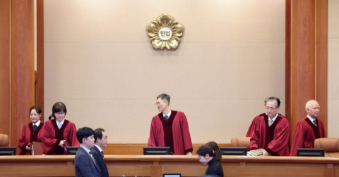 앞뒤 뒤바뀐 듯한 헌재 탄핵심판 심리, 졸속 논란에 기름 부어