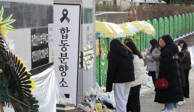 지난달 13일 故김하늘 양의 합동분향소가 차려진 대전 서구 한 초등학교에 추모객 발걸음이 이어지고 있다. 연합뉴스